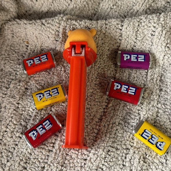 Vintage Winnie the Poo Pez Dispenser with 6 Pez Packets - Picture 4 of 5